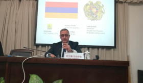 Ambassador of Armenia to China lecture at Tianjin Normal University